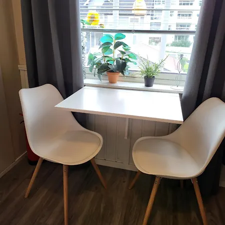 Camping Cozy Small For 2 In The Center Of Free Parking And Fast Internet *