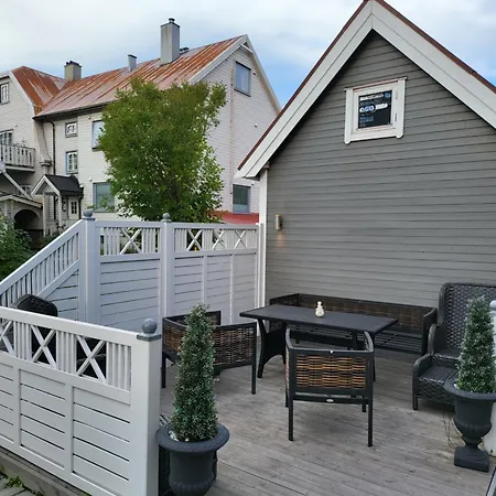 Cozy Small For 2 In The Center Of Free Parking And Fast Internet Camping Narvik