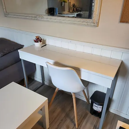 Cozy Small For 2 In The Center Of Free Parking And Fast Internet Campingplads